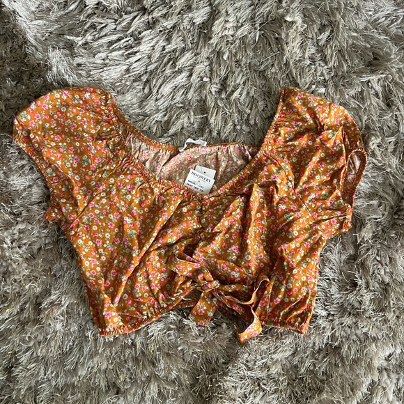 Timing Tops - NEW Crop Blouse